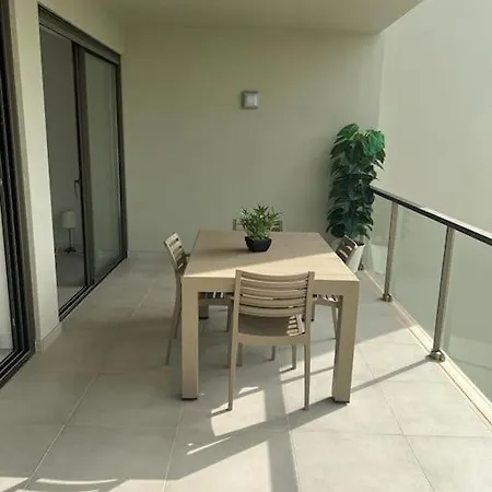 300 M Mer-5 Personne Apartment *